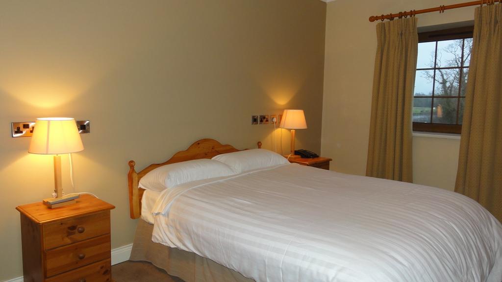 Hannon'S Hotel รอสส์คอมมัน ห้อง รูปภาพ
